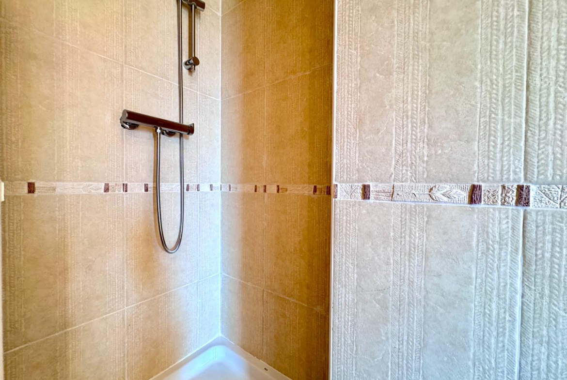 2 Bedroom / 2 Bathroom Apartment * Very popular Development * San Pedro del Pinatar * 10 minutes walk to the local beach * Shared Pool / Jacuzzi * Rooftop Solarium with BBQ facilities * Excellent Views €139,995 *
