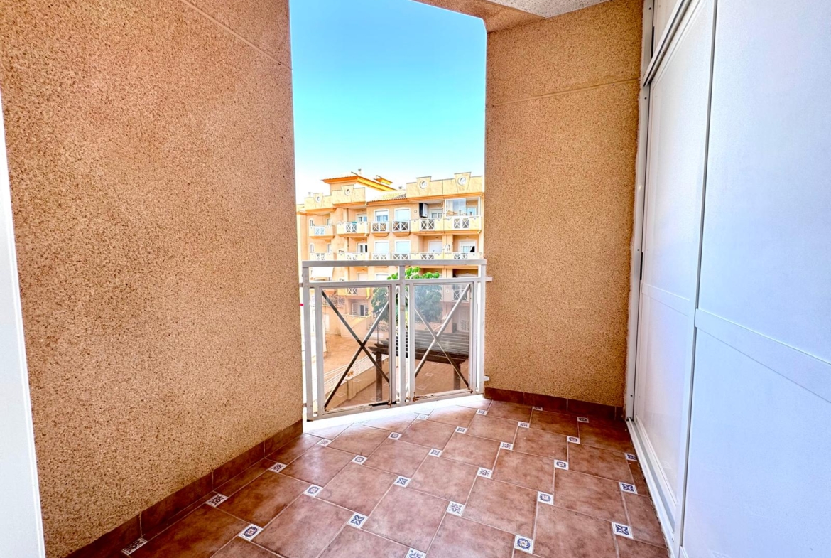 2 Bedroom / 2 Bathroom Apartment * Very popular Development * San Pedro del Pinatar * 10 minutes walk to the local beach * Shared Pool / Jacuzzi * Rooftop Solarium with BBQ facilities * Excellent Views €139,995 *