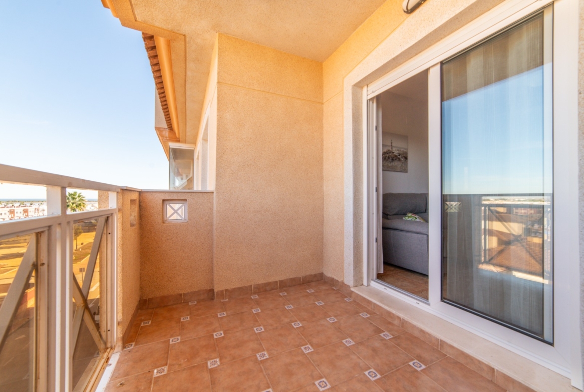 2 Bedroom / 2 Bathroom Apartment * Very popular Development * San Pedro del Pinatar * 10 minutes walk to the local beach * Shared Pool / Jacuzzi * Rooftop Solarium with BBQ facilities * Excellent Views €139,995 *