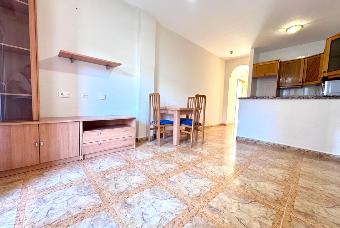 2 Bedroom / 2 Bathroom Apartment * Very popular Development * San Pedro del Pinatar * 10 minutes walk to the local beach * Shared Pool / Jacuzzi * Rooftop Solarium with BBQ facilities * Excellent Views €139,995 *