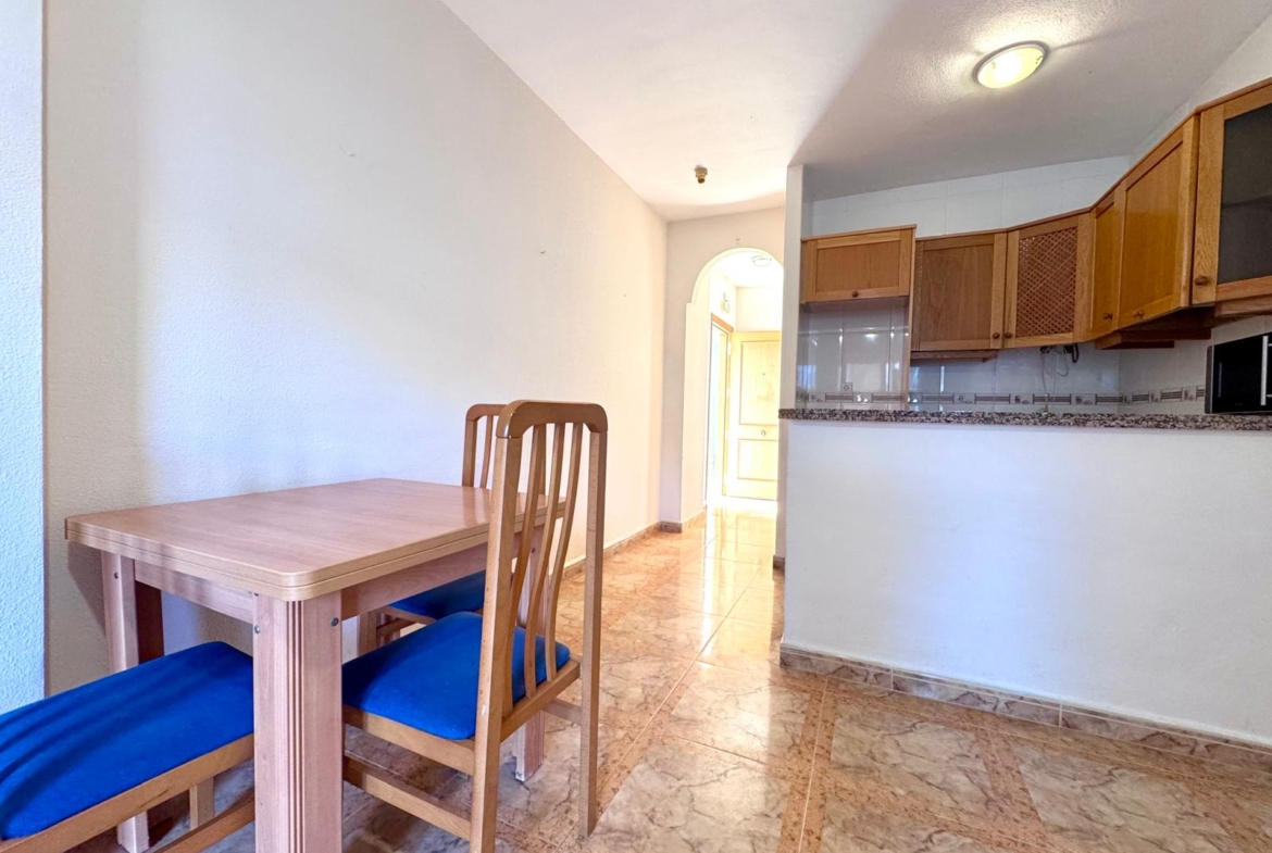 2 Bedroom / 2 Bathroom Apartment * Very popular Development * San Pedro del Pinatar * 10 minutes walk to the local beach * Shared Pool / Jacuzzi * Rooftop Solarium with BBQ facilities * Excellent Views €139,995 *