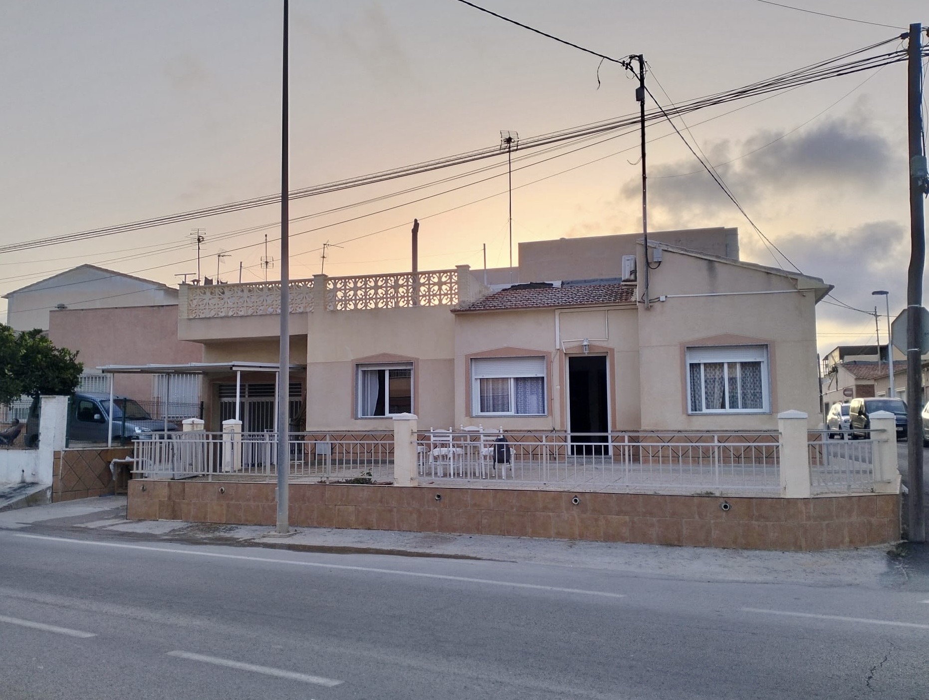 4 Bedroom * 2 Bathroom One level House For Sale * Central San Pedro * Very Desirable area * Private Garage * Large Terrace & Solarium * €217,995 *