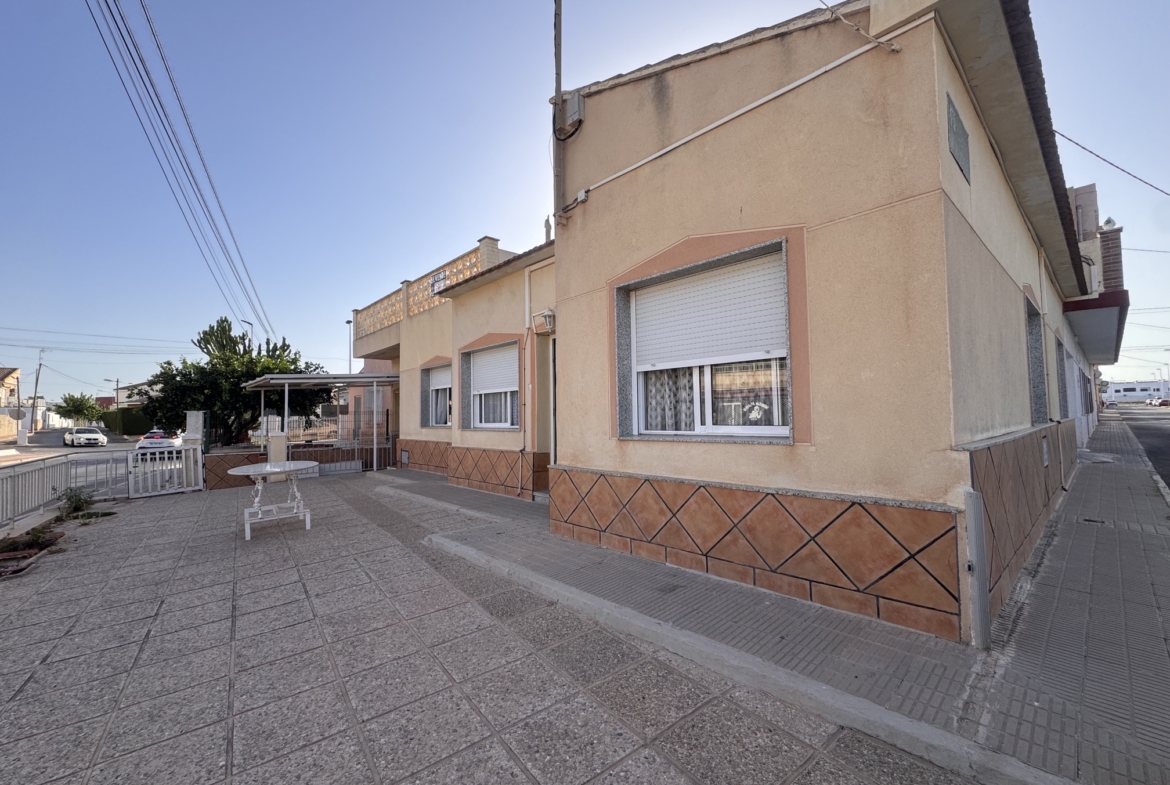 4 Bedroom * 2 Bathroom One level House For Sale * Central San Pedro * Very Desirable area * Private Garage * Large Terrace & Solarium * €217,995 *