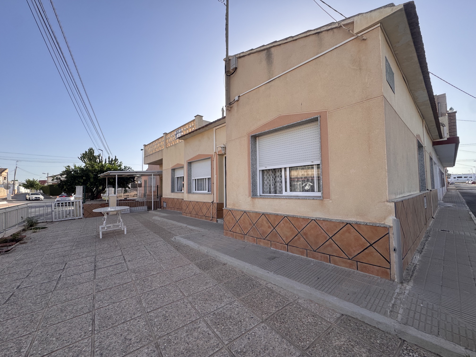 4 Bedroom * 2 Bathroom One level House For Sale * Central San Pedro * Very Desirable area * Private Garage * Large Terrace & Solarium * €217,995 *