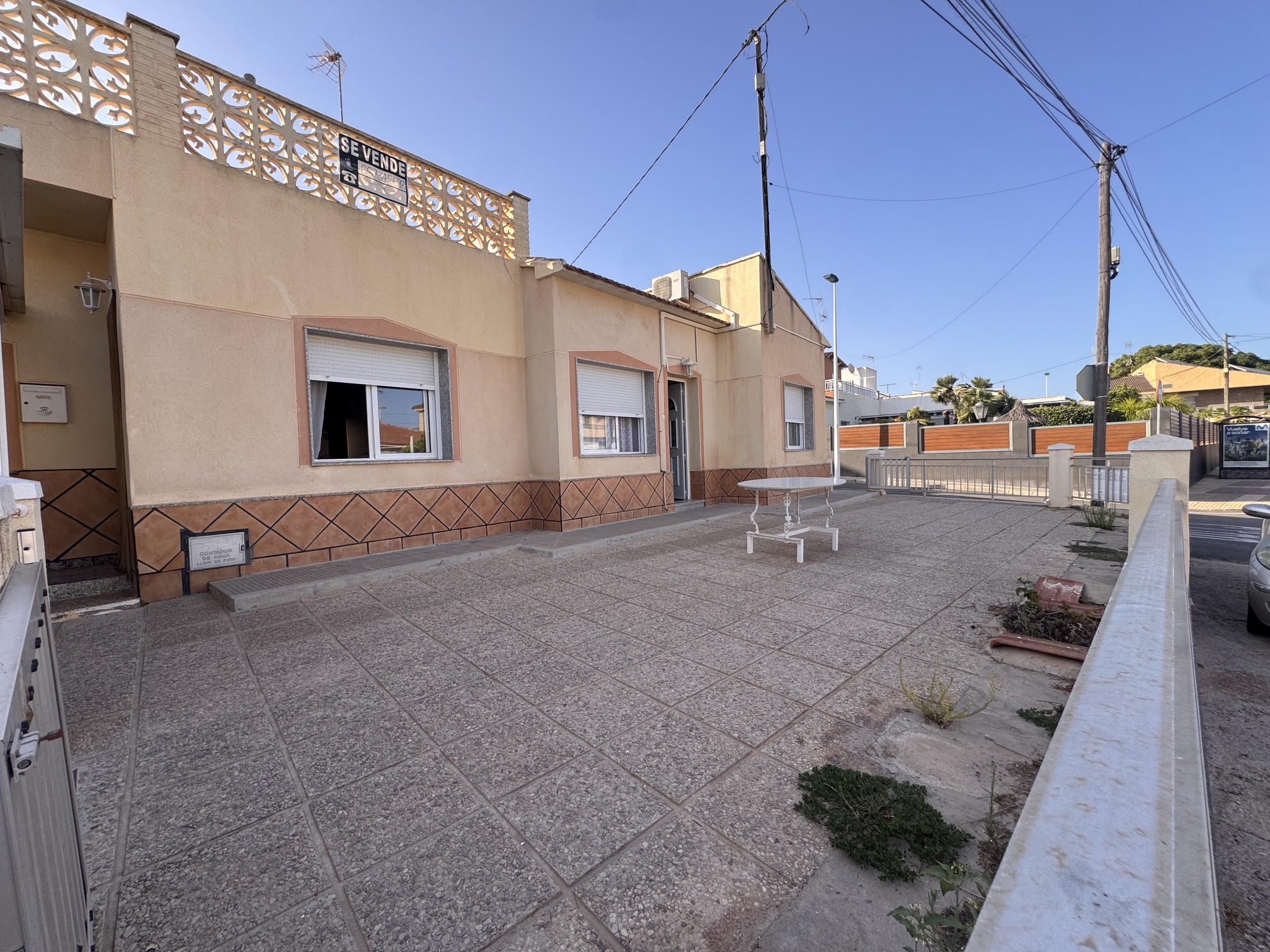 4 Bedroom * 2 Bathroom One level House For Sale * Central San Pedro * Very Desirable area * Private Garage * Large Terrace & Solarium * €217,995 *