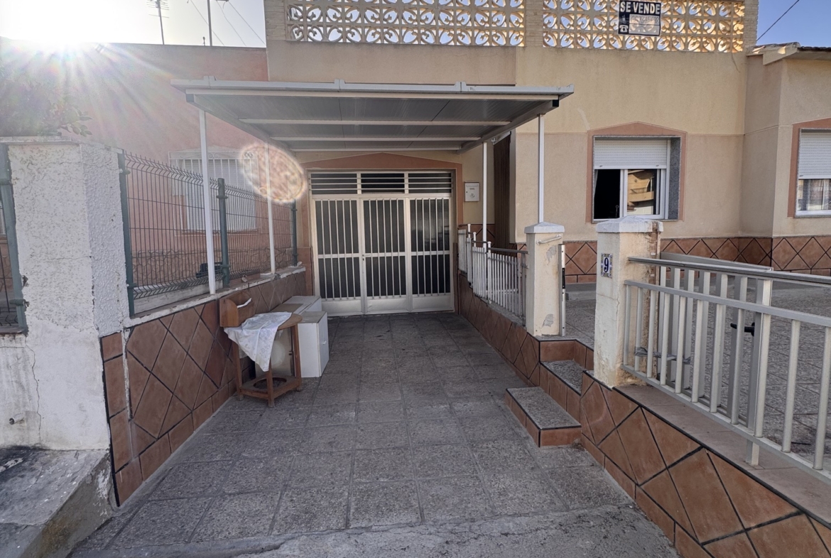 4 Bedroom * 2 Bathroom One level House For Sale * Central San Pedro * Very Desirable area * Private Garage * Large Terrace & Solarium * €217,995 *