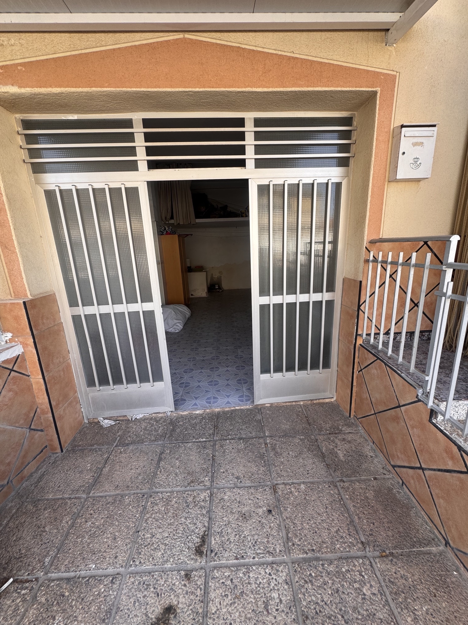 4 Bedroom * 2 Bathroom One level House For Sale * Central San Pedro * Very Desirable area * Private Garage * Large Terrace & Solarium * €217,995 *