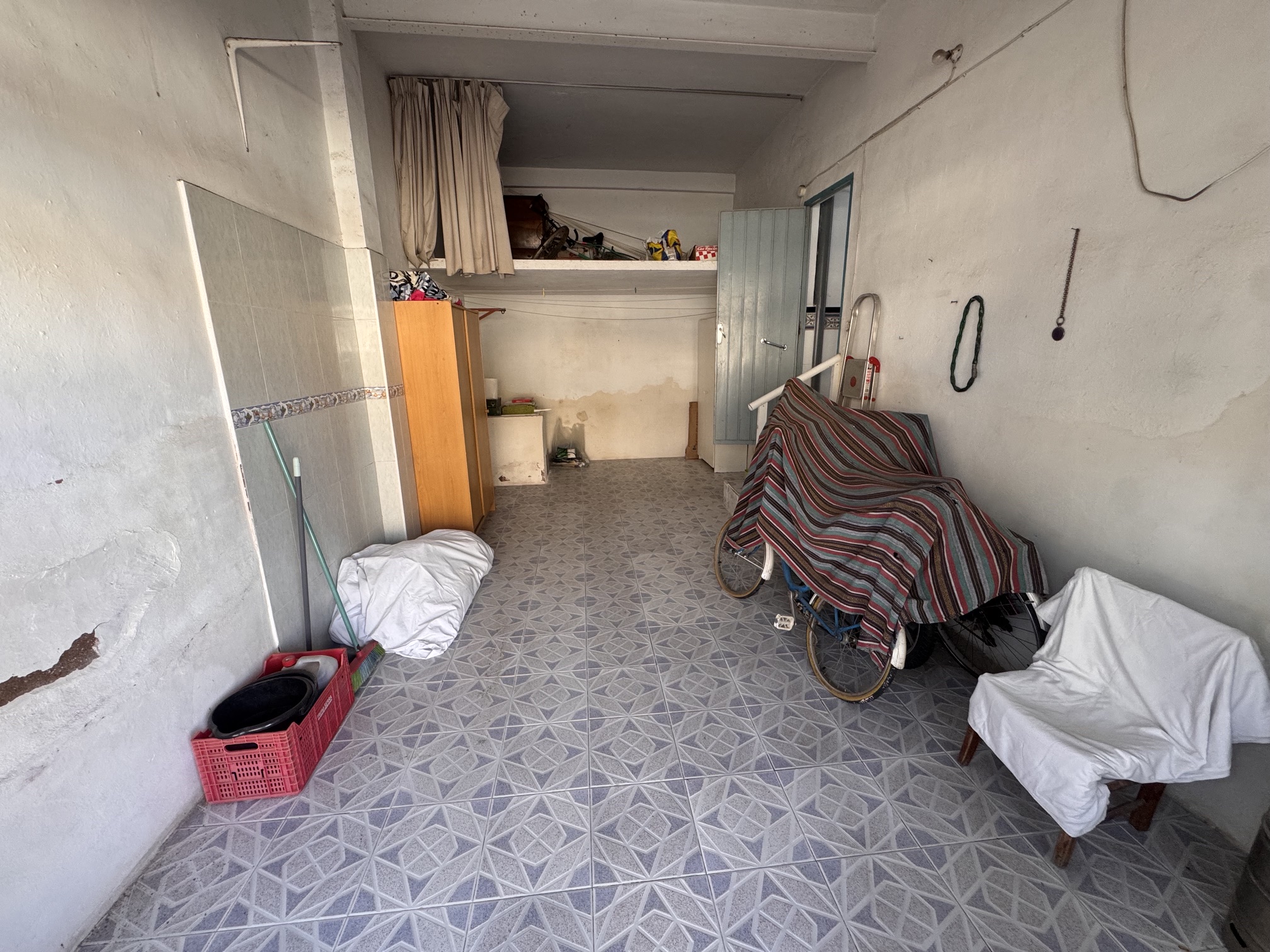 4 Bedroom * 2 Bathroom One level House For Sale * Central San Pedro * Very Desirable area * Private Garage * Large Terrace & Solarium * €217,995 *
