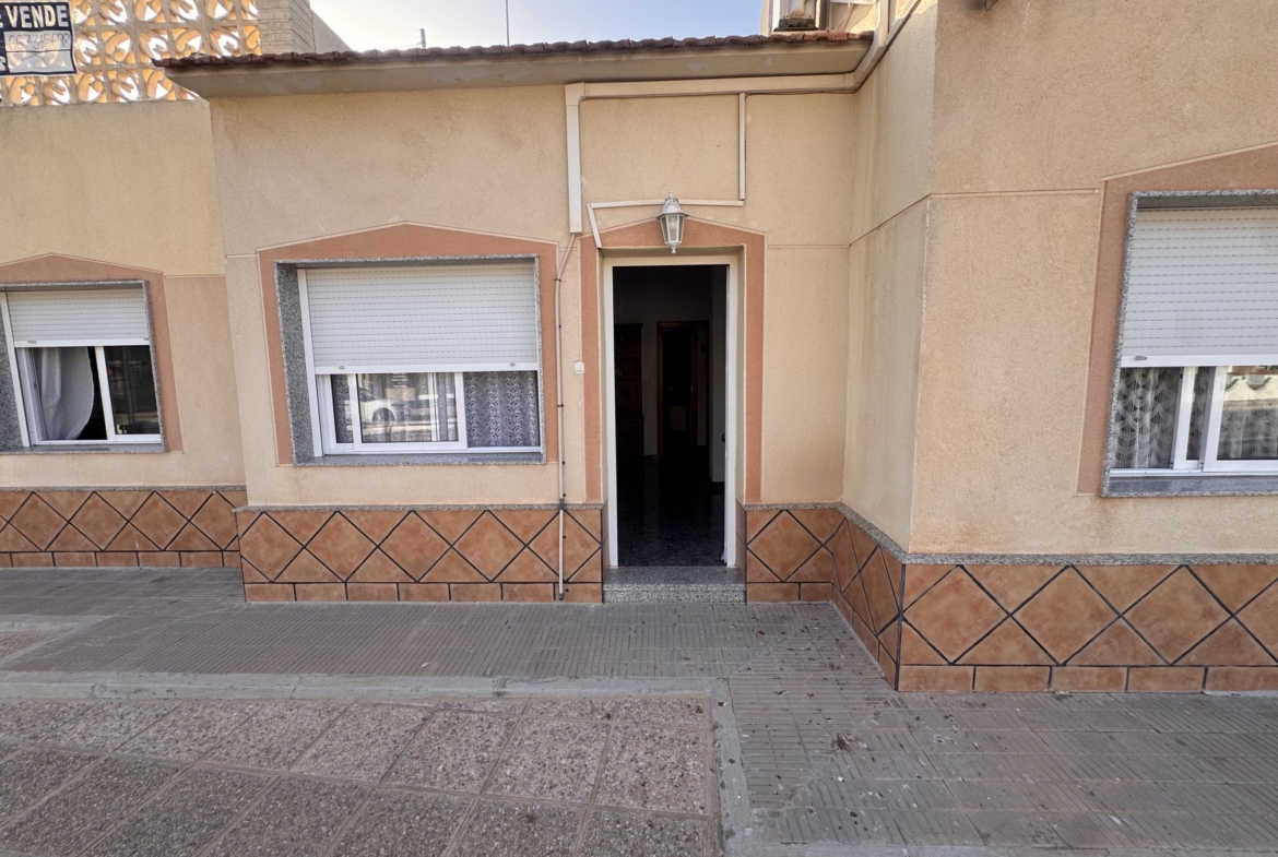4 Bedroom * 2 Bathroom One level House For Sale * Central San Pedro * Very Desirable area * Private Garage * Large Terrace & Solarium * €217,995 *