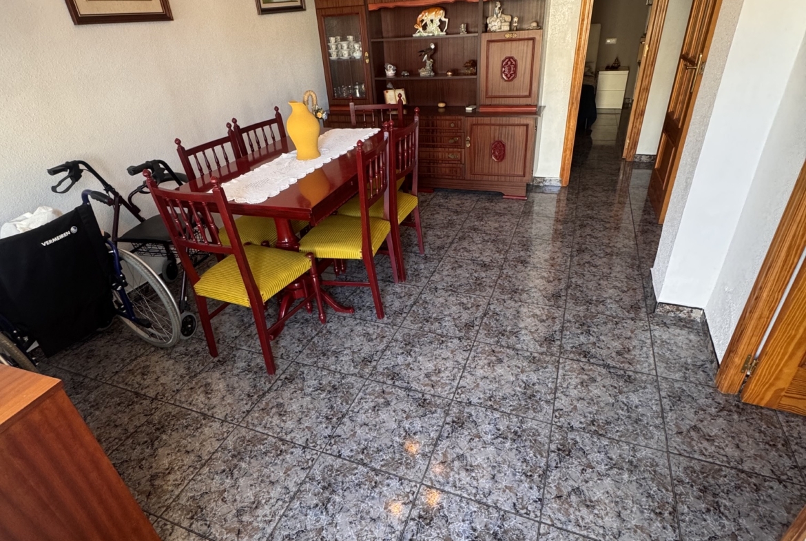 4 Bedroom * 2 Bathroom One level House For Sale * Central San Pedro * Very Desirable area * Private Garage * Large Terrace & Solarium * €217,995 *