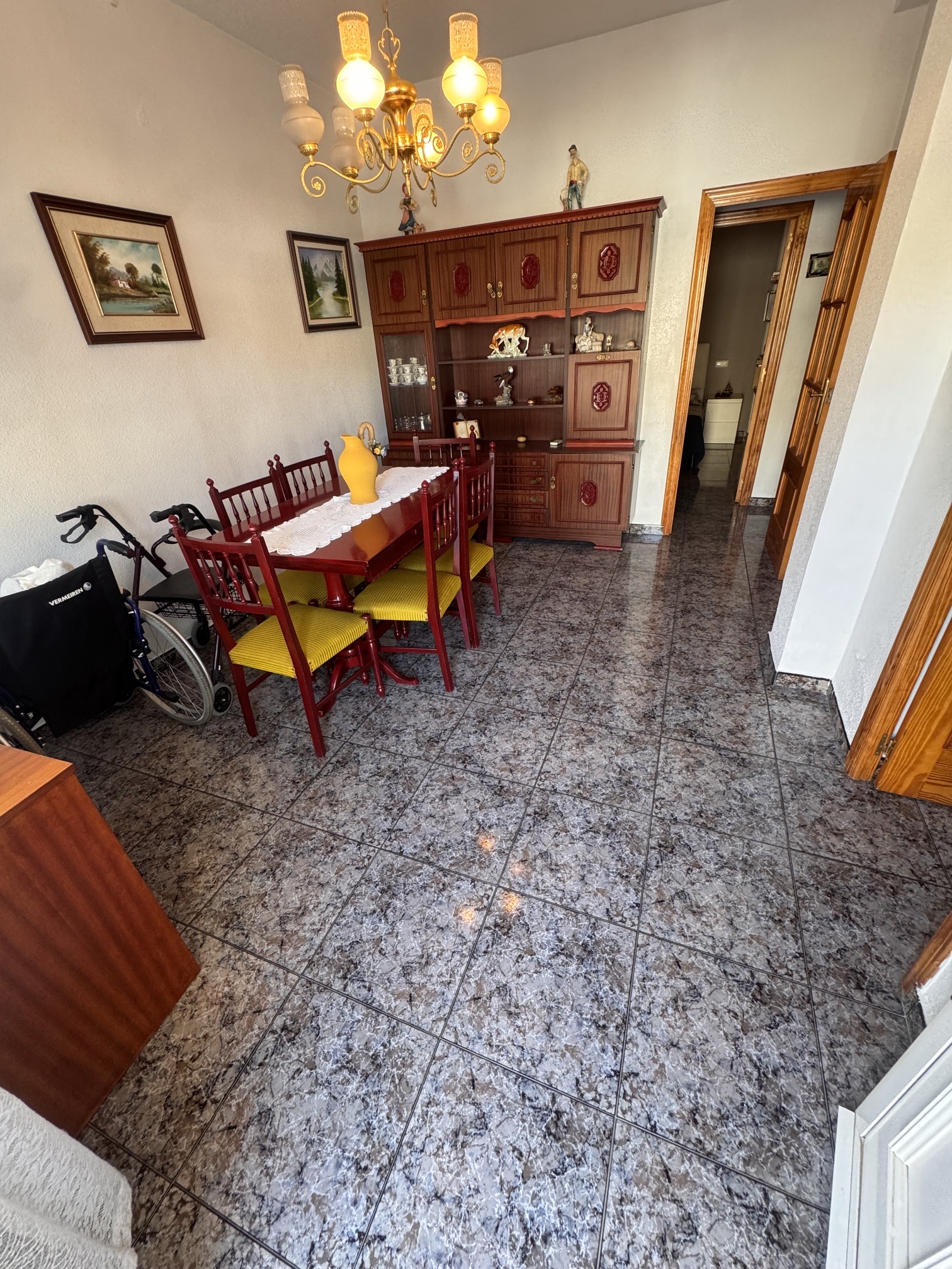 4 Bedroom * 2 Bathroom One level House For Sale * Central San Pedro * Very Desirable area * Private Garage * Large Terrace & Solarium * €217,995 *