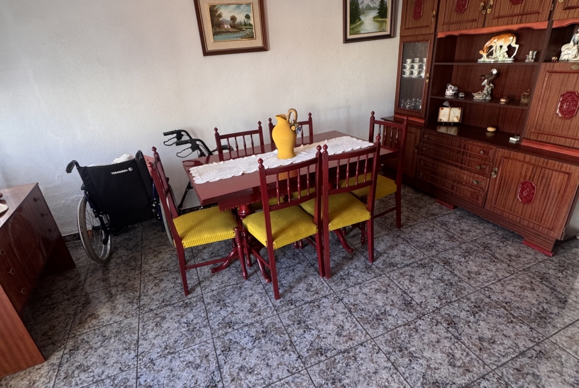 4 Bedroom * 2 Bathroom One level House For Sale * Central San Pedro * Very Desirable area * Private Garage * Large Terrace & Solarium * €217,995 *