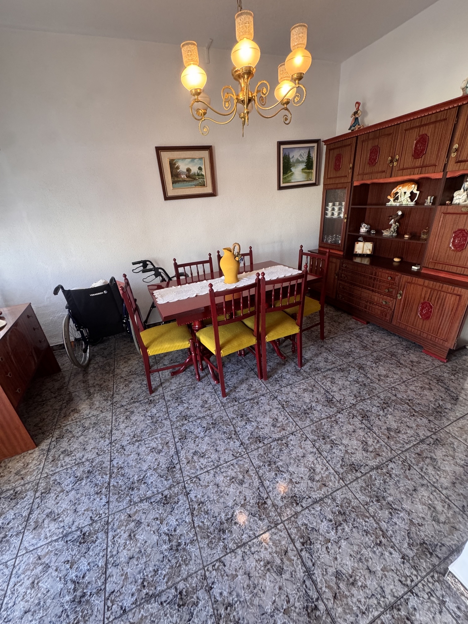 4 Bedroom * 2 Bathroom One level House For Sale * Central San Pedro * Very Desirable area * Private Garage * Large Terrace & Solarium * €217,995 *