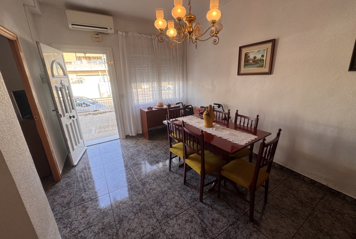 4 Bedroom * 2 Bathroom One level House For Sale * Central San Pedro * Very Desirable area * Private Garage * Large Terrace & Solarium * €217,995 *