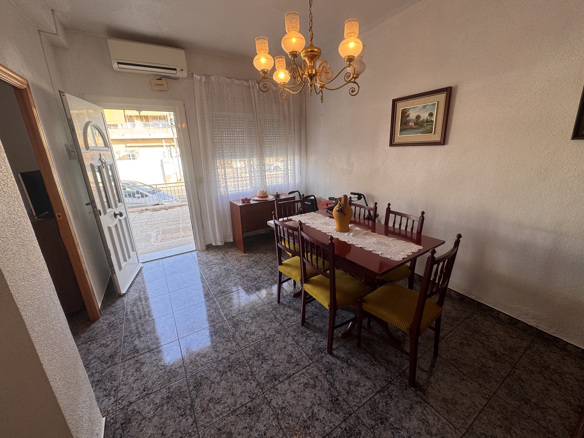4 Bedroom * 2 Bathroom One level House For Sale * Central San Pedro * Very Desirable area * Private Garage * Large Terrace & Solarium * €217,995 *