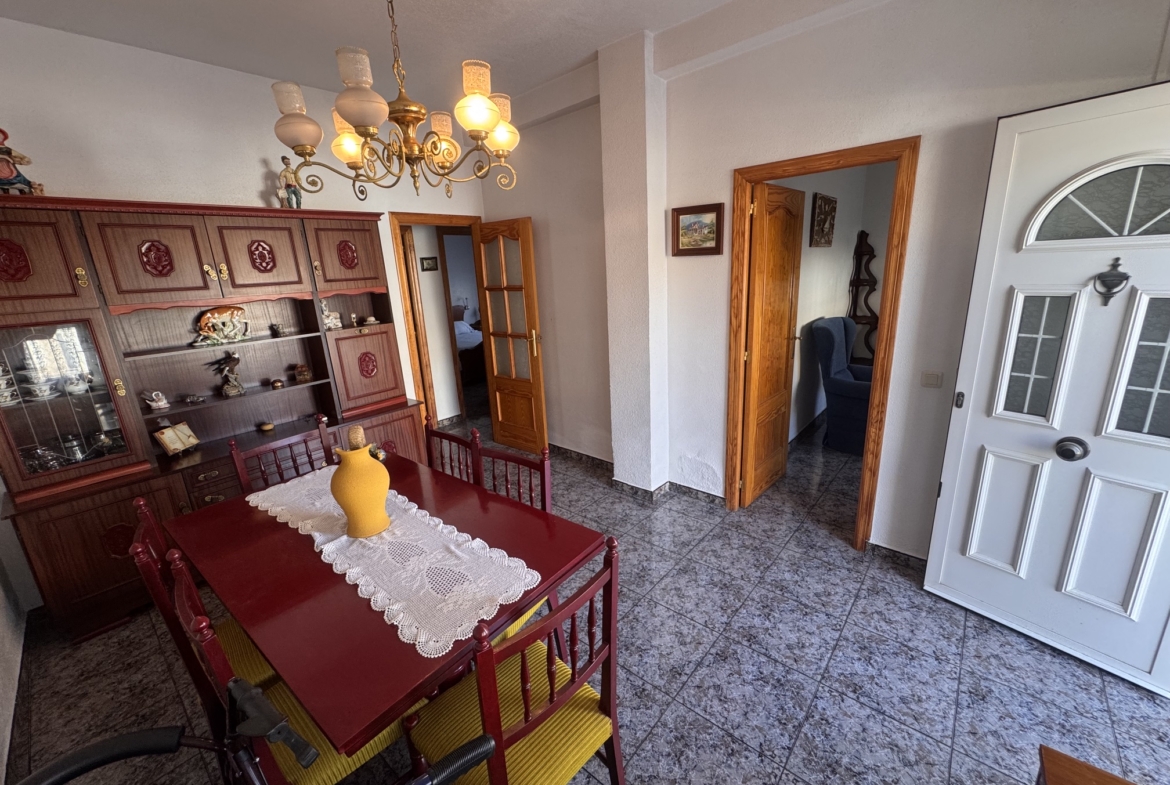 4 Bedroom * 2 Bathroom One level House For Sale * Central San Pedro * Very Desirable area * Private Garage * Large Terrace & Solarium * €217,995 *