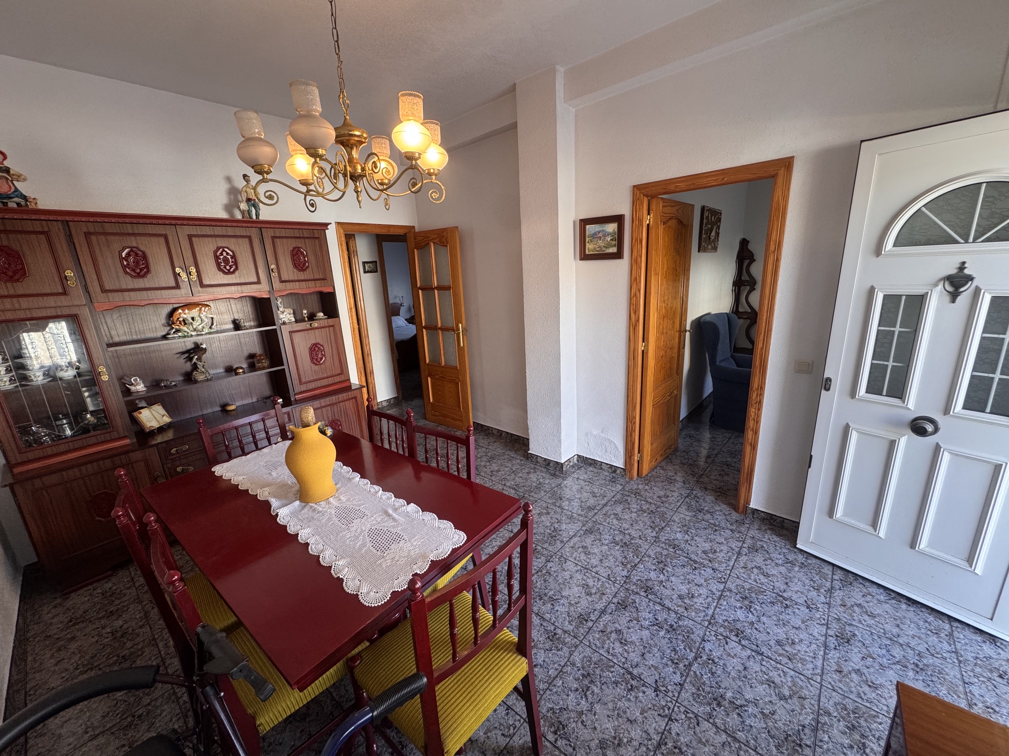 4 Bedroom * 2 Bathroom One level House For Sale * Central San Pedro * Very Desirable area * Private Garage * Large Terrace & Solarium * €217,995 *