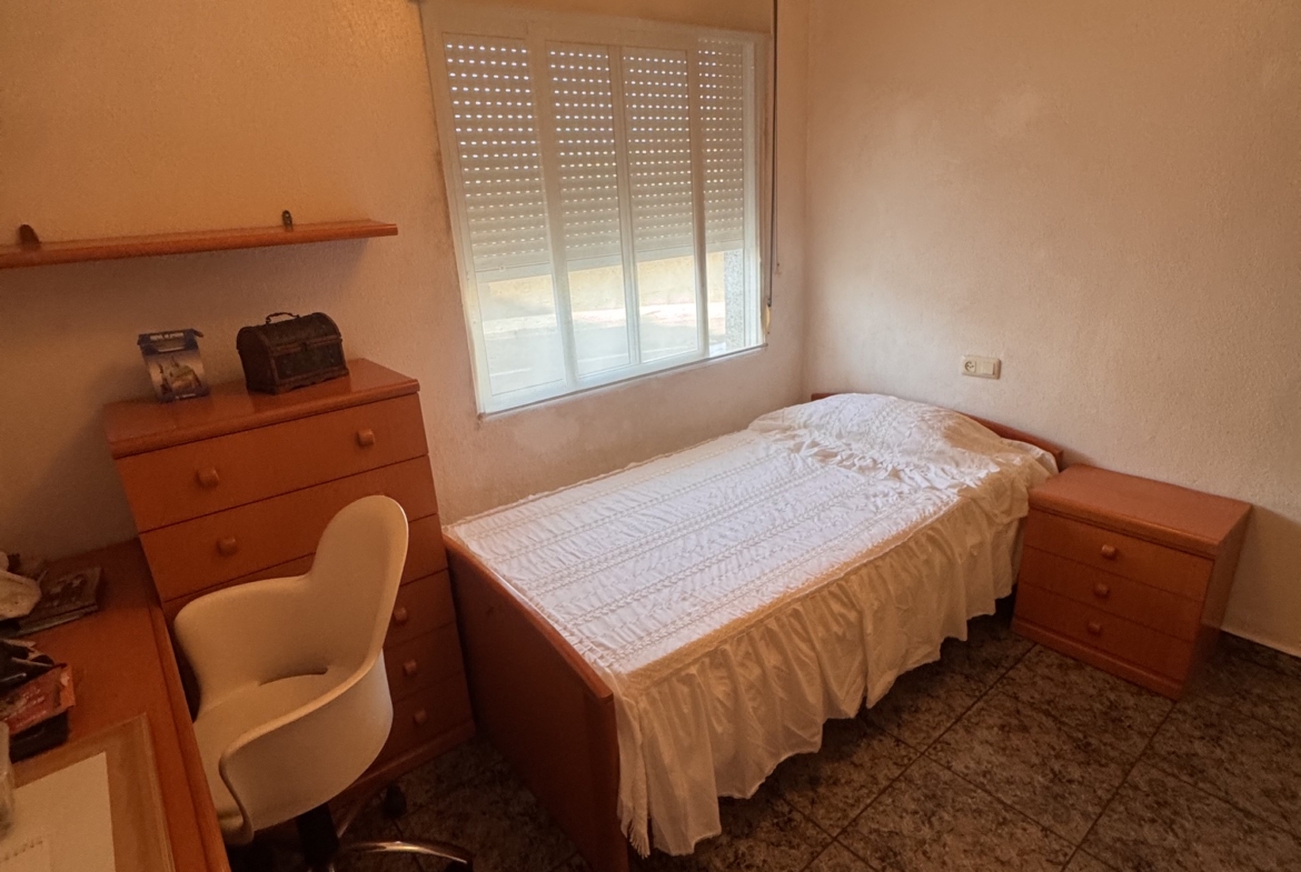 4 Bedroom * 2 Bathroom One level House For Sale * Central San Pedro * Very Desirable area * Private Garage * Large Terrace & Solarium * €217,995 *