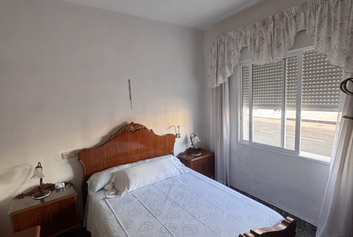 4 Bedroom * 2 Bathroom One level House For Sale * Central San Pedro * Very Desirable area * Private Garage * Large Terrace & Solarium * €217,995 *