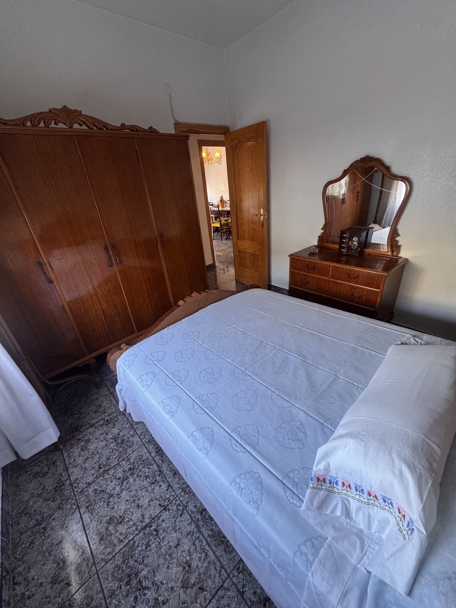 4 Bedroom * 2 Bathroom One level House For Sale * Central San Pedro * Very Desirable area * Private Garage * Large Terrace & Solarium * €217,995 *