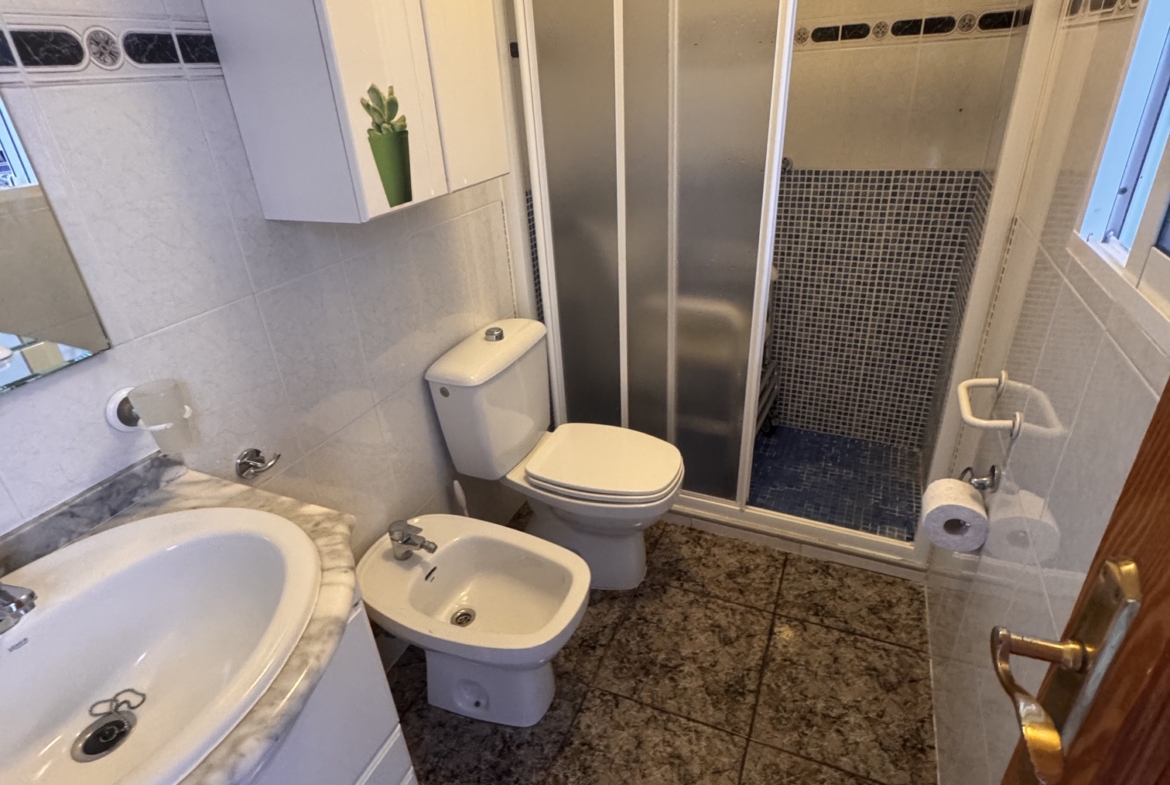 4 Bedroom * 2 Bathroom One level House For Sale * Central San Pedro * Very Desirable area * Private Garage * Large Terrace & Solarium * €217,995 *