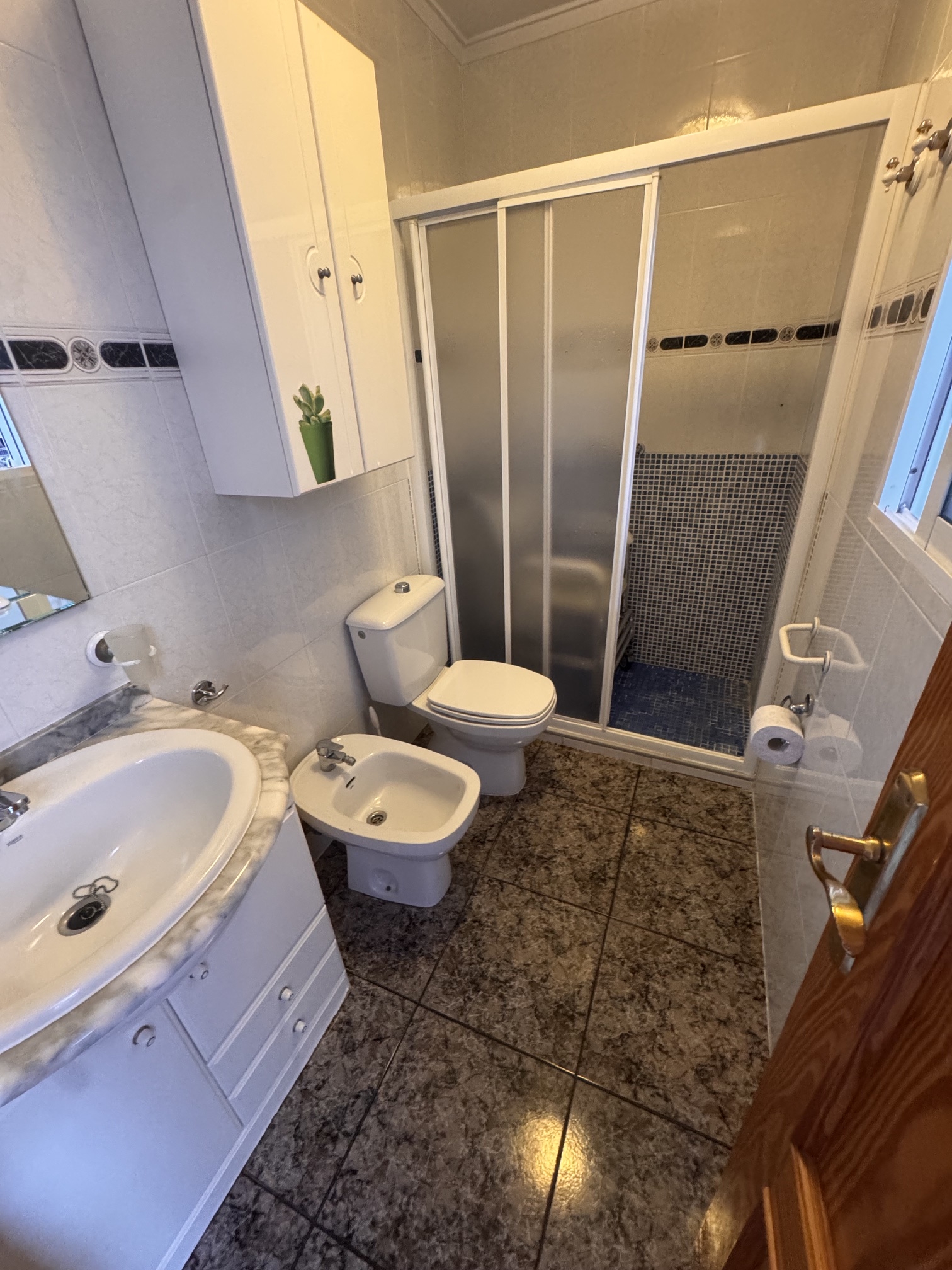 4 Bedroom * 2 Bathroom One level House For Sale * Central San Pedro * Very Desirable area * Private Garage * Large Terrace & Solarium * €217,995 *