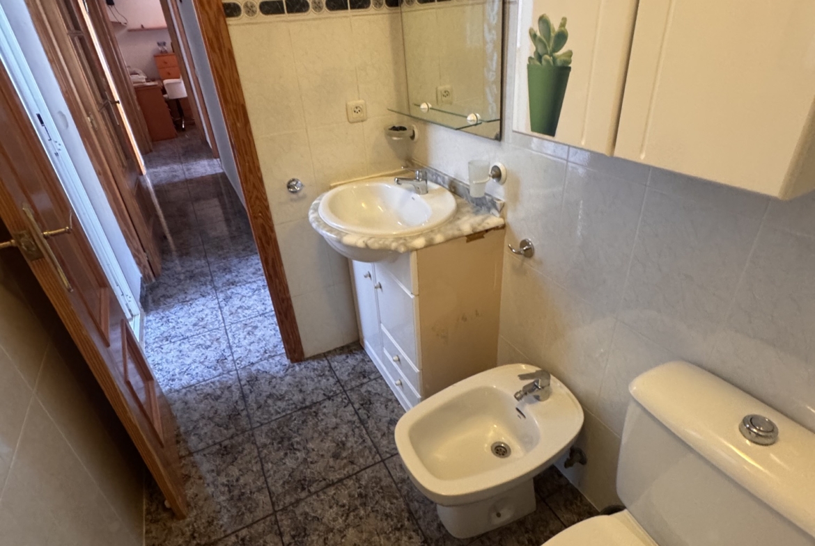 4 Bedroom * 2 Bathroom One level House For Sale * Central San Pedro * Very Desirable area * Private Garage * Large Terrace & Solarium * €217,995 *