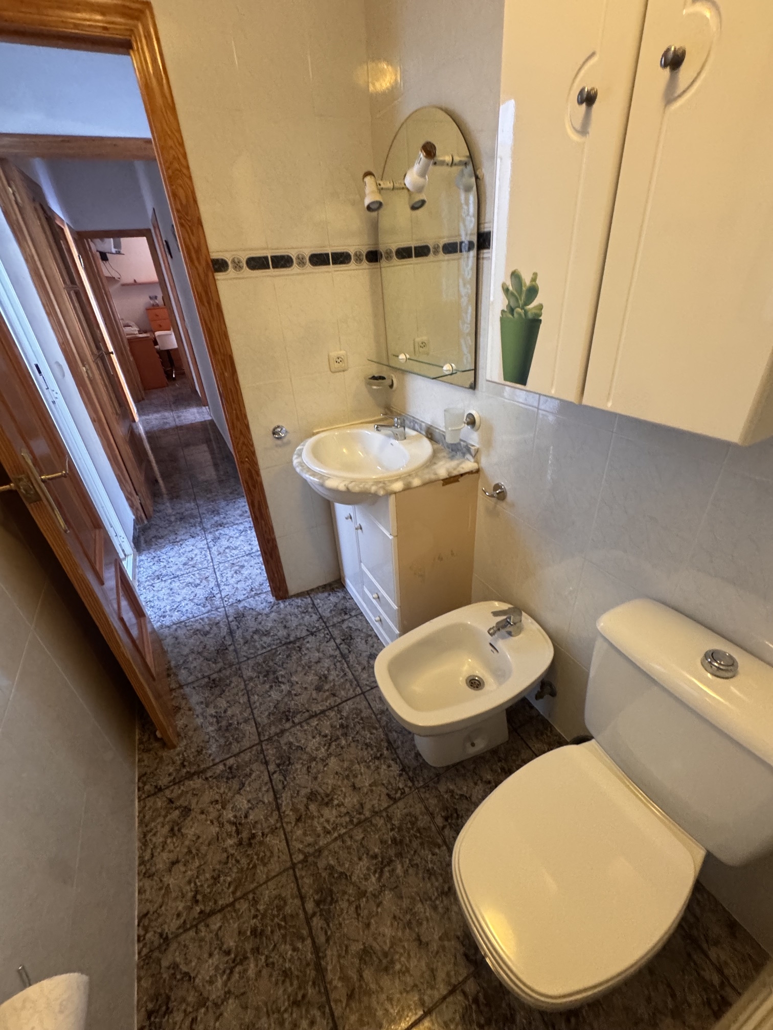 4 Bedroom * 2 Bathroom One level House For Sale * Central San Pedro * Very Desirable area * Private Garage * Large Terrace & Solarium * €217,995 *