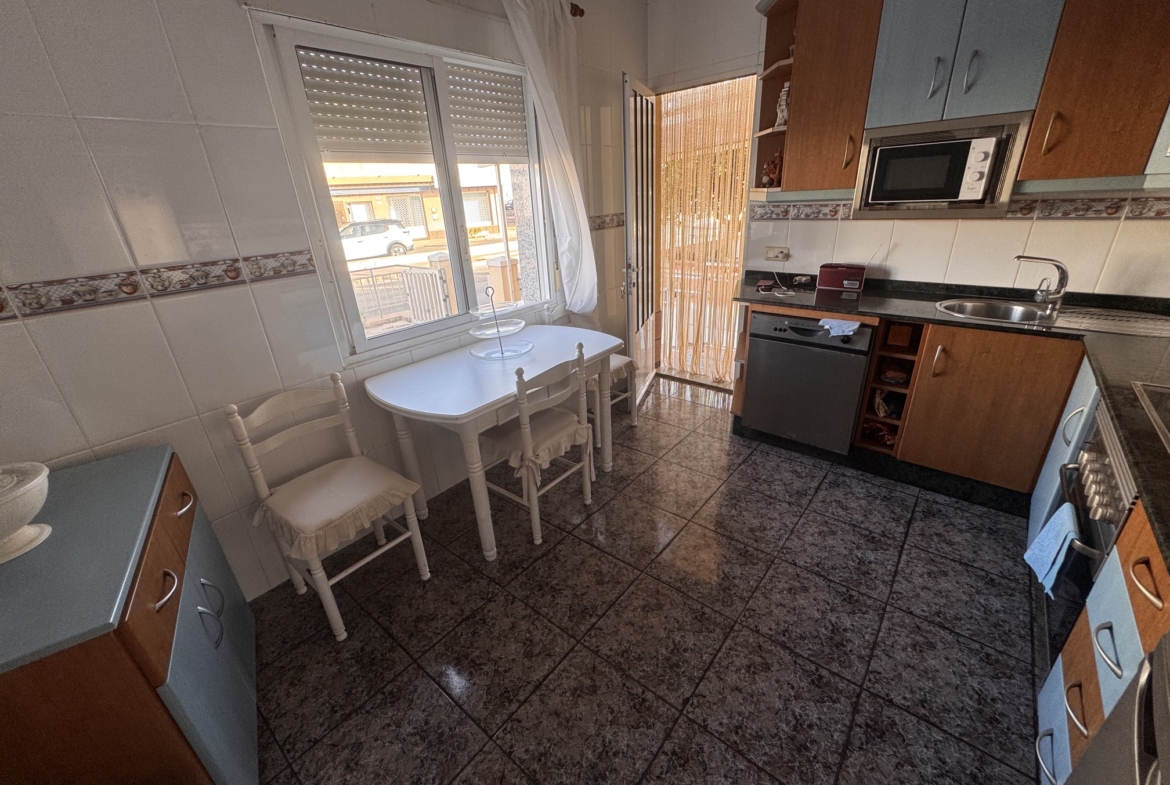 4 Bedroom * 2 Bathroom One level House For Sale * Central San Pedro * Very Desirable area * Private Garage * Large Terrace & Solarium * €217,995 *