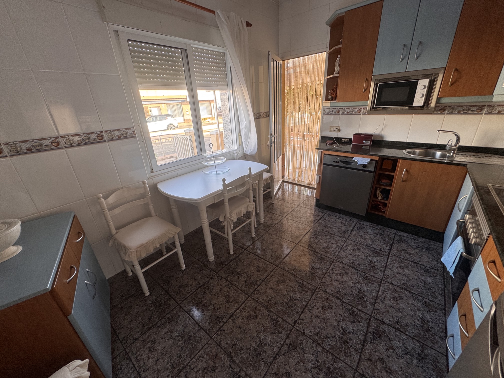 4 Bedroom * 2 Bathroom One level House For Sale * Central San Pedro * Very Desirable area * Private Garage * Large Terrace & Solarium * €217,995 *