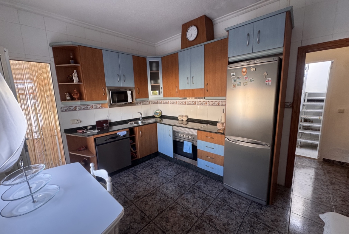 4 Bedroom * 2 Bathroom One level House For Sale * Central San Pedro * Very Desirable area * Private Garage * Large Terrace & Solarium * €217,995 *