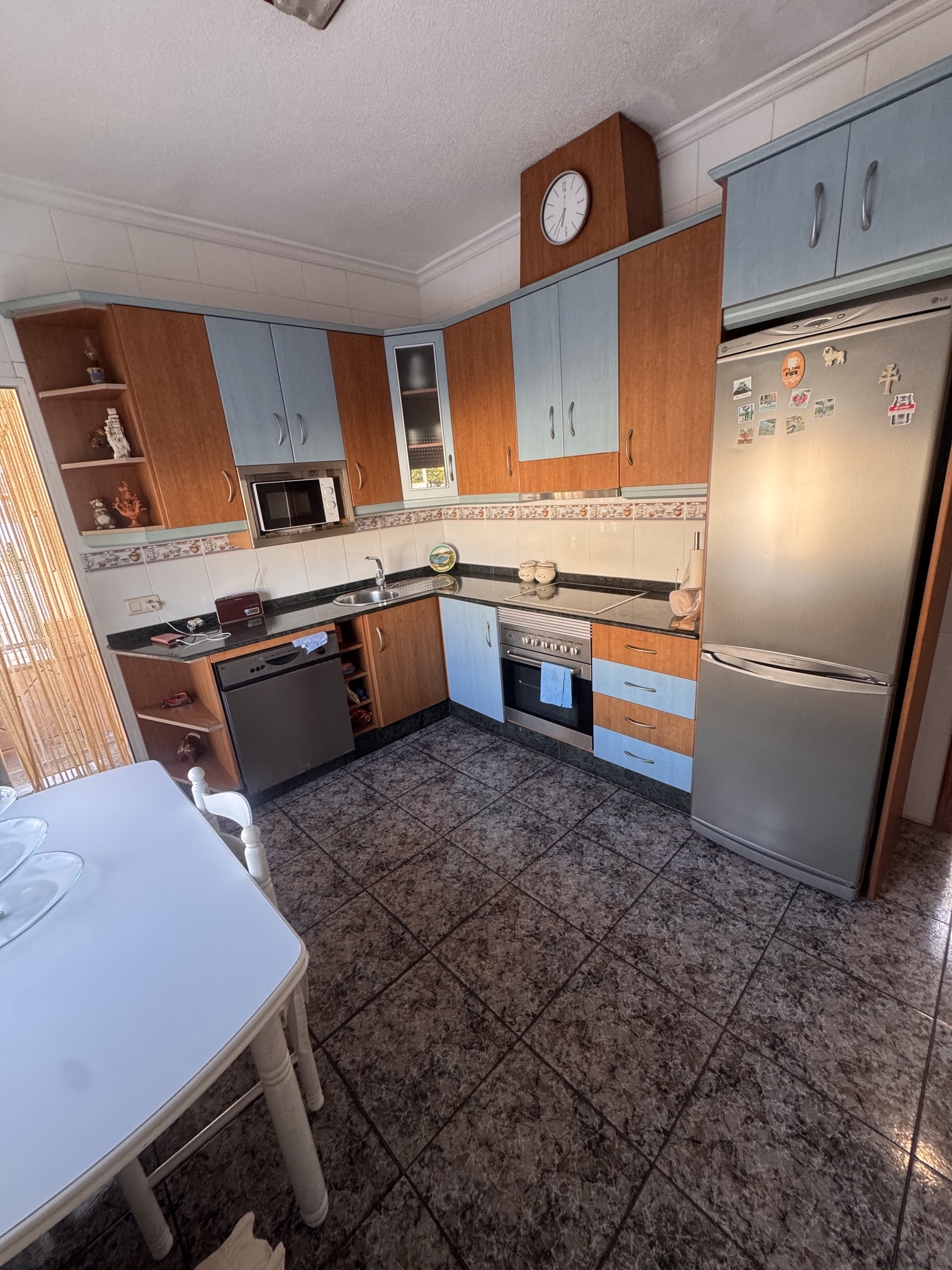 4 Bedroom * 2 Bathroom One level House For Sale * Central San Pedro * Very Desirable area * Private Garage * Large Terrace & Solarium * €217,995 *