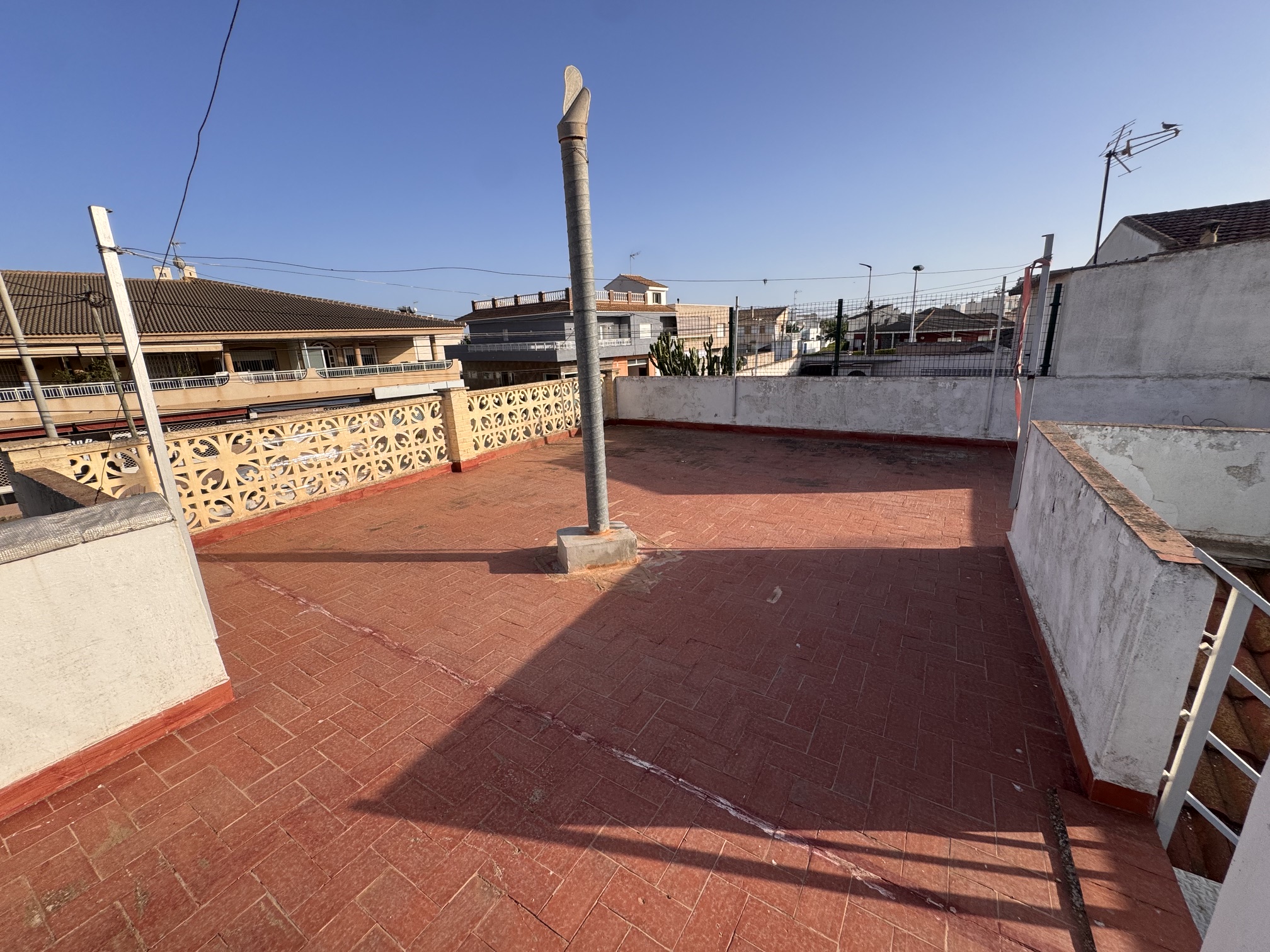 4 Bedroom * 2 Bathroom One level House For Sale * Central San Pedro * Very Desirable area * Private Garage * Large Terrace & Solarium * €217,995 *