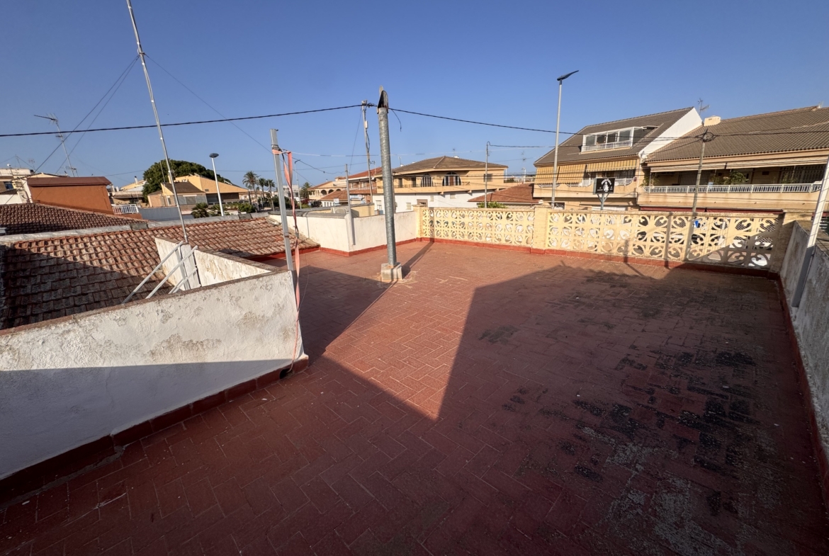 4 Bedroom * 2 Bathroom One level House For Sale * Central San Pedro * Very Desirable area * Private Garage * Large Terrace & Solarium * €217,995 *