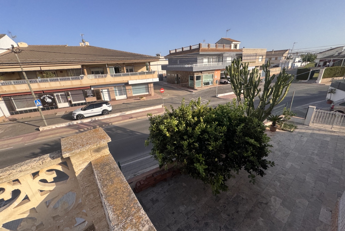 4 Bedroom * 2 Bathroom One level House For Sale * Central San Pedro * Very Desirable area * Private Garage * Large Terrace & Solarium * €217,995 *