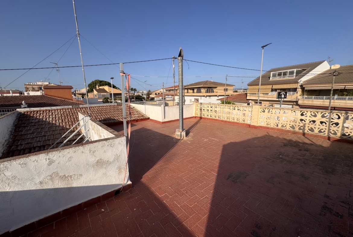 4 Bedroom * 2 Bathroom One level House For Sale * Central San Pedro * Very Desirable area * Private Garage * Large Terrace & Solarium * €217,995 *