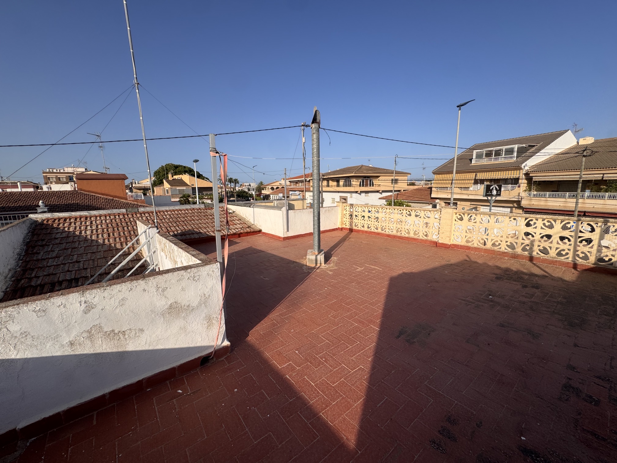 4 Bedroom * 2 Bathroom One level House For Sale * Central San Pedro * Very Desirable area * Private Garage * Large Terrace & Solarium * €217,995 *