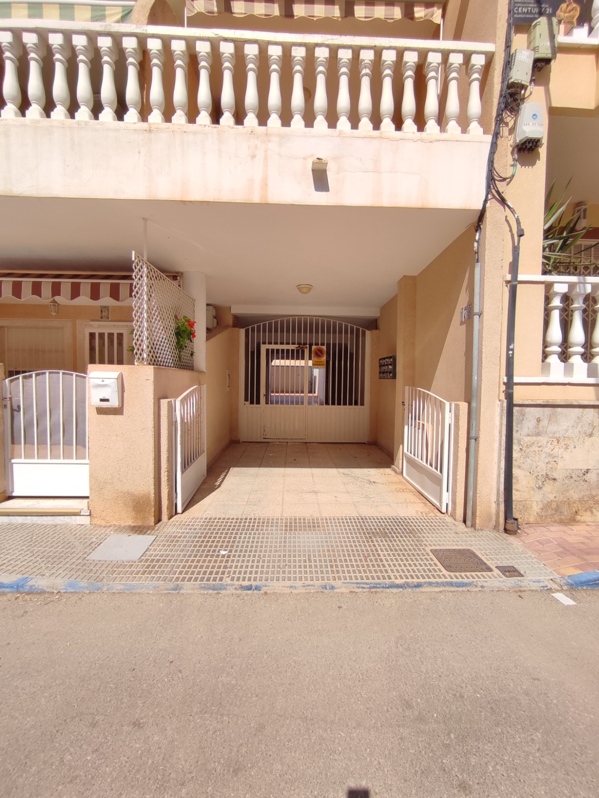 2 Bedroom / 1 Bathroom Apartment *2nd floor with lift and balcony * Only 250 meters from the local beach * €136,995 * Lo Pagan *