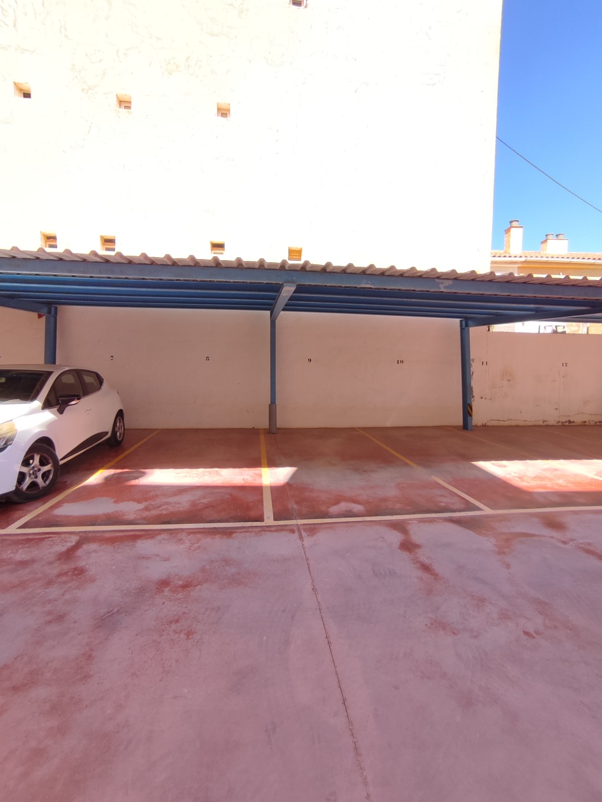 2 Bedroom / 1 Bathroom Apartment *2nd floor with lift and balcony * Only 250 meters from the local beach * €136,995 * Lo Pagan *