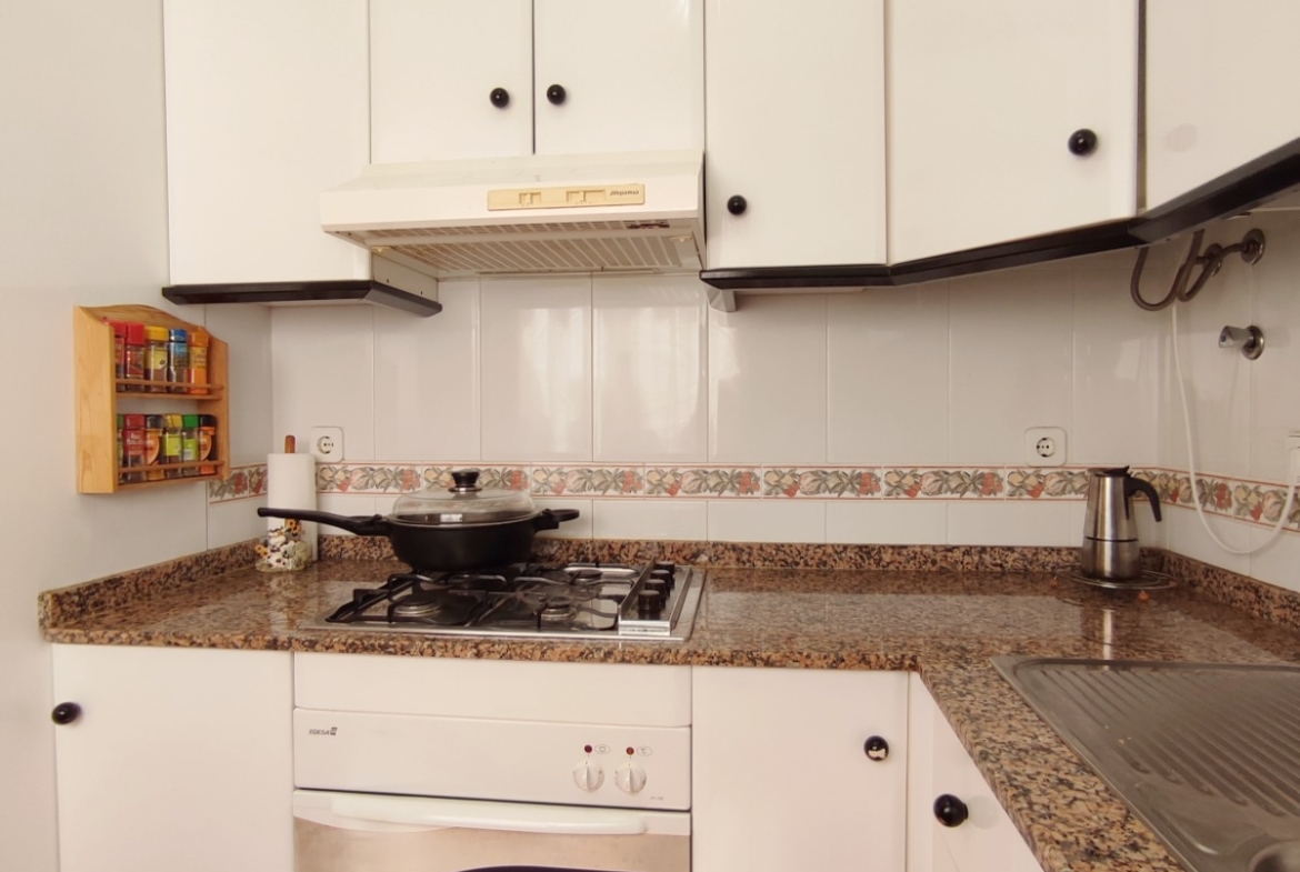 2 Bedroom / 1 Bathroom Apartment *2nd floor with lift and balcony * Only 250 meters from the local beach * €136,995 * Lo Pagan *