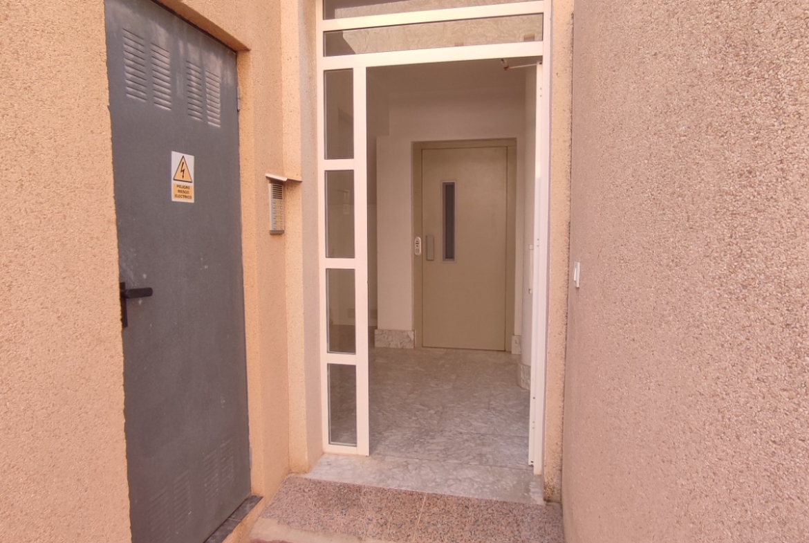 2 Bedroom / 1 Bathroom Apartment *2nd floor with lift and balcony * Only 250 meters from the local beach * €136,995 * Lo Pagan *