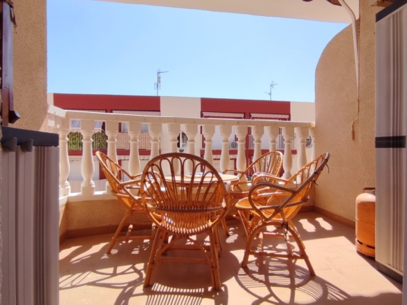 2 Bedroom / 1 Bathroom Apartment *2nd floor with lift and balcony * Only 250 meters from the local beach * €136,995 * Lo Pagan *