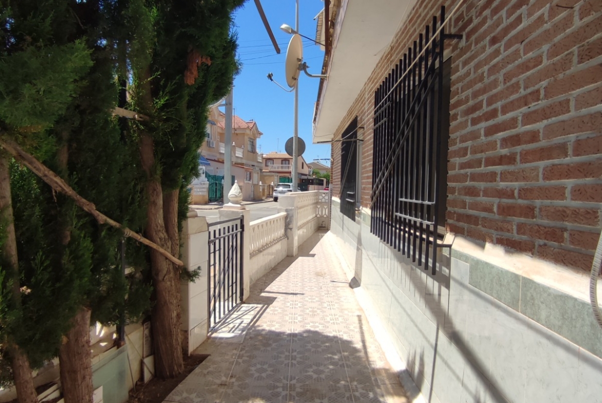 Semi Detached Ground Floor Bungalow * Lo Pagan * 700 meters from the Beach * Excellent Condition * Residential Location * 3 Bedrooms / 1 Bathroom only €119,500*
