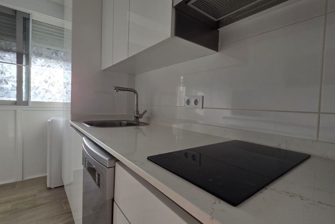2 Bedroom / 1 Bathroom Apartment * 2nd Floor ( no lift ) New Kitchen * Balcony * Lo Pagan * 500 meters from the beach * Close to amenities €120,000