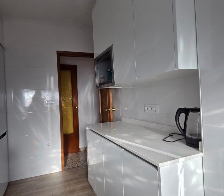 2 Bedroom / 1 Bathroom Apartment * 2nd Floor ( no lift ) New Kitchen * Balcony * Lo Pagan * 500 meters from the beach * Close to amenities €120,000
