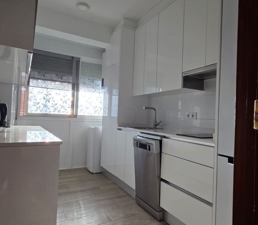 2 Bedroom / 1 Bathroom Apartment * 2nd Floor ( no lift ) New Kitchen * Balcony * Lo Pagan * 500 meters from the beach * Close to amenities €120,000