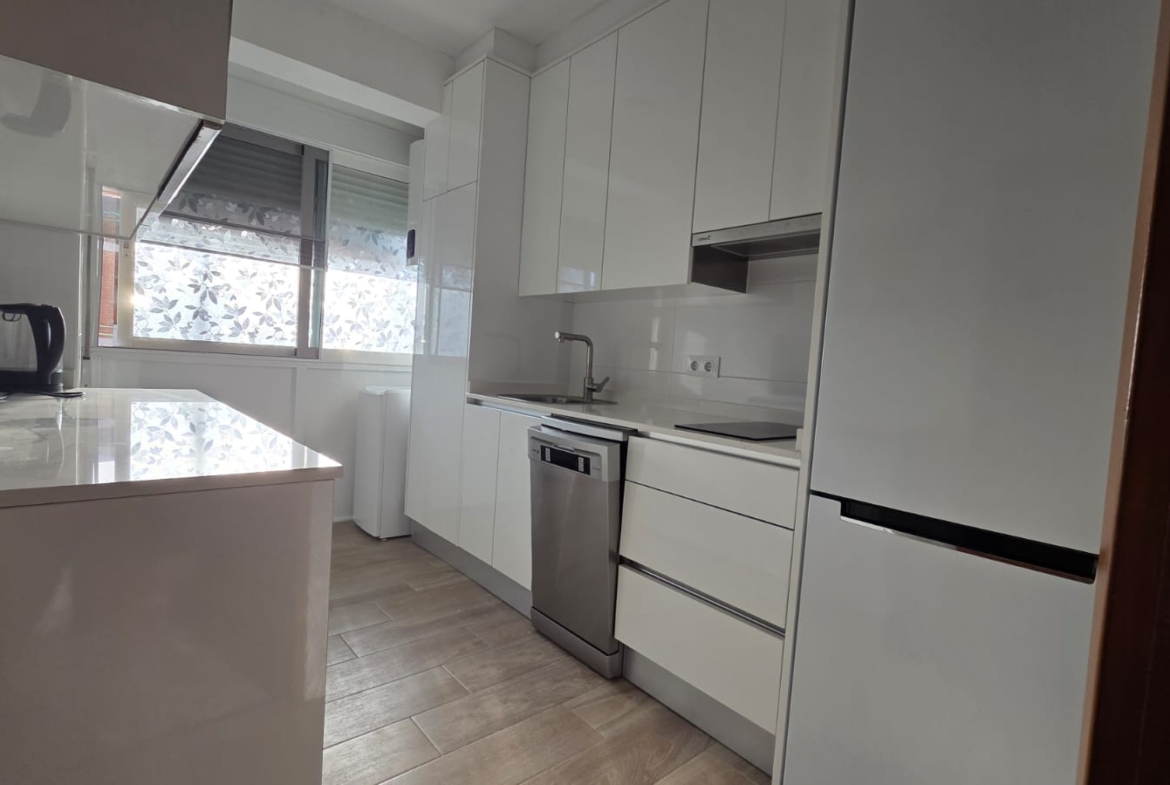 2 Bedroom / 1 Bathroom Apartment * 2nd Floor ( no lift ) New Kitchen * Balcony * Lo Pagan * 500 meters from the beach * Close to amenities €120,000