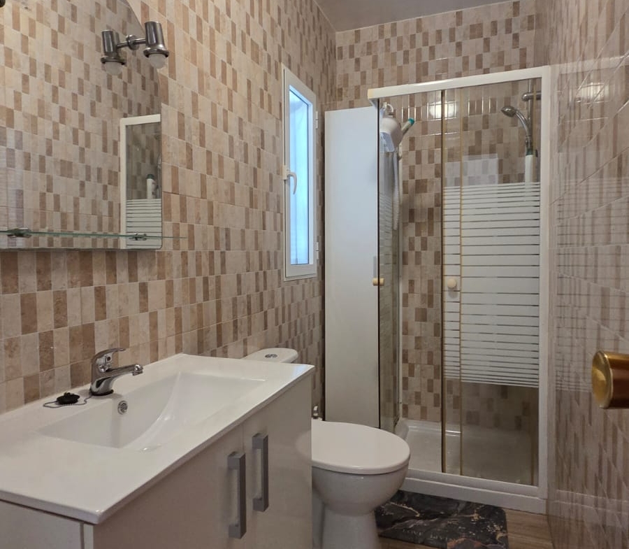 2 Bedroom / 1 Bathroom Apartment * 2nd Floor ( no lift ) New Kitchen * Balcony * Lo Pagan * 500 meters from the beach * Close to amenities €120,000