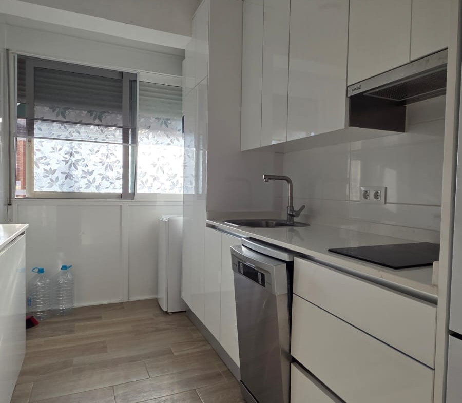2 Bedroom / 1 Bathroom Apartment * 2nd Floor ( no lift ) New Kitchen * Balcony * Lo Pagan * 500 meters from the beach * Close to amenities €120,000
