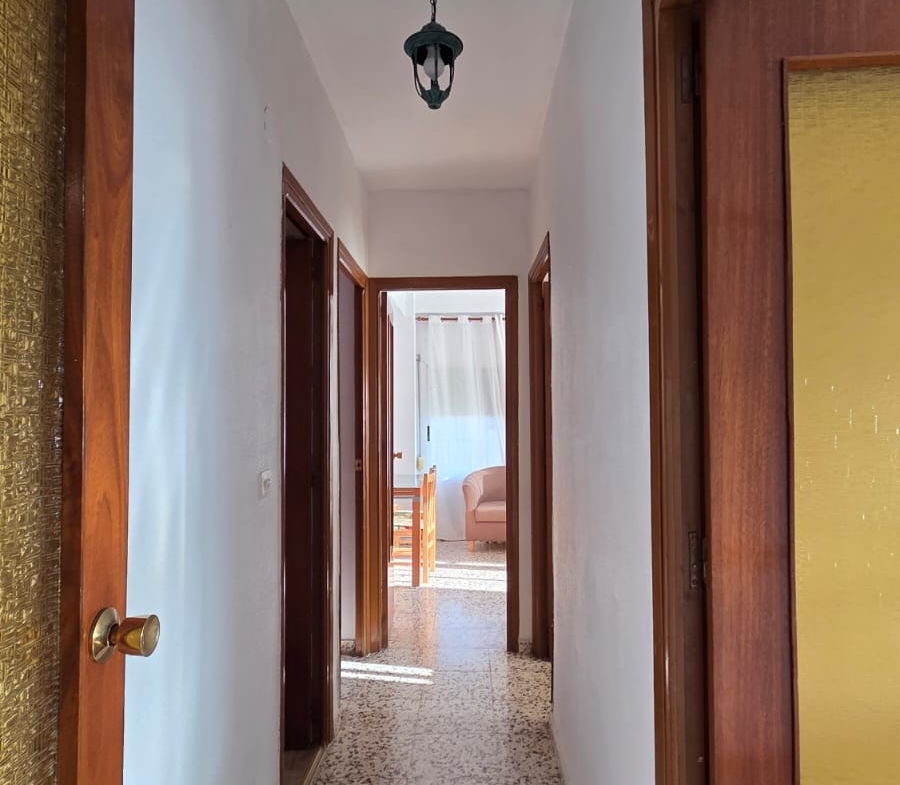 2 Bedroom / 1 Bathroom Apartment * 2nd Floor ( no lift ) New Kitchen * Balcony * Lo Pagan * 500 meters from the beach * Close to amenities €120,000